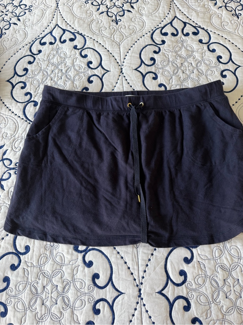 Crown & Ivy navy blue skort